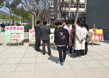电子通信工程学院举办“绘出最美雷锋，聚焦温情华园”海报设计大赛