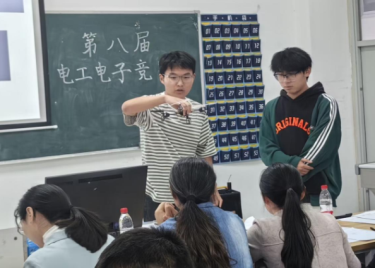 金沙威尼斯举办我校第八届“大学生电工电子竞赛” 